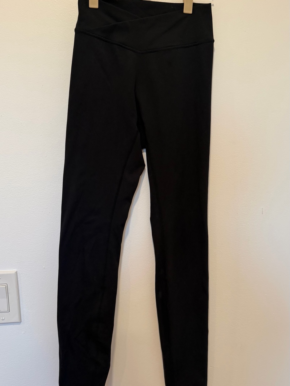 The V Black High-Waist Leggings